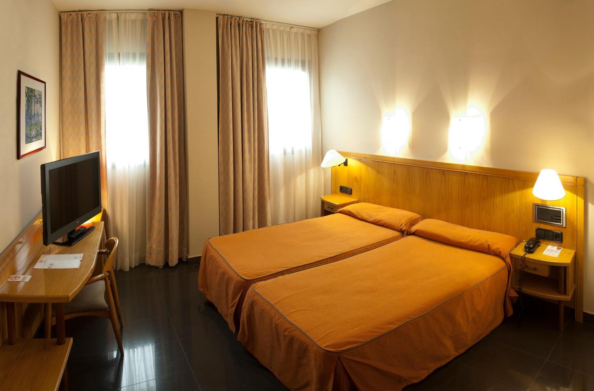 Hotel Ruta De Europa Витория-Гастейс Екстериор снимка