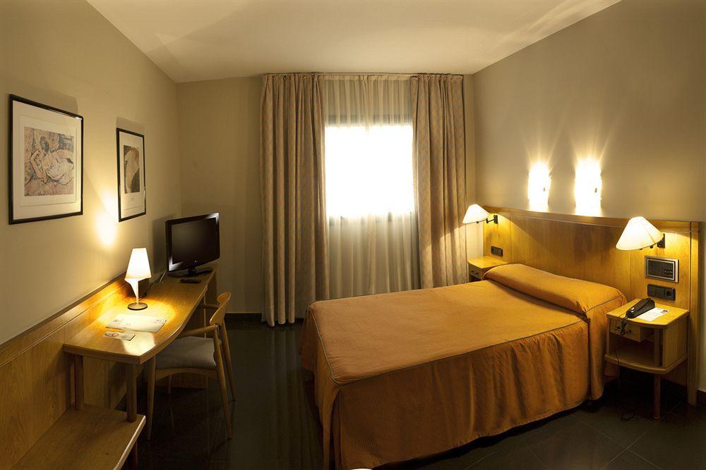 Hotel Ruta De Europa Витория-Гастейс Екстериор снимка