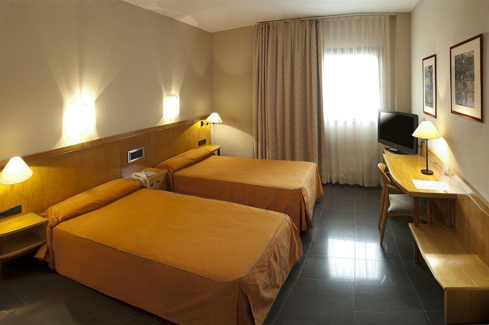 Hotel Ruta De Europa Витория-Гастейс Екстериор снимка