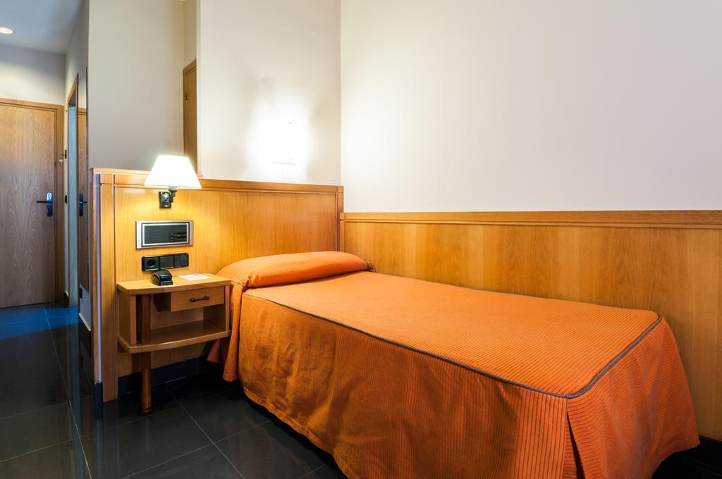 Hotel Ruta De Europa Витория-Гастейс Екстериор снимка