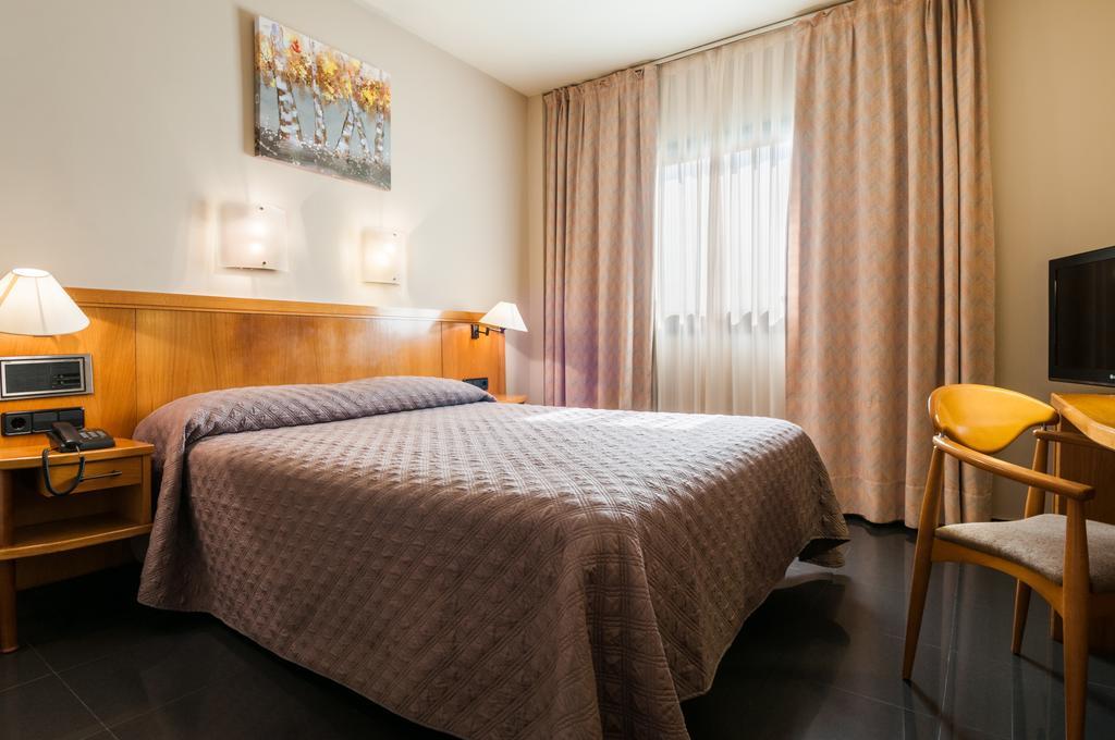 Hotel Ruta De Europa Витория-Гастейс Екстериор снимка