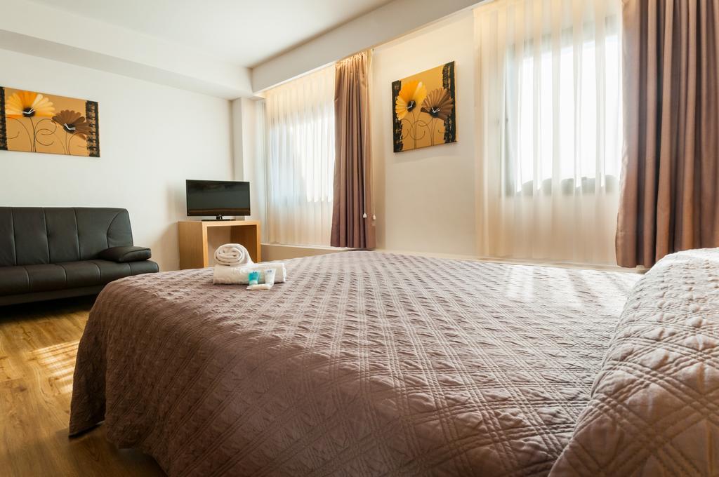 Hotel Ruta De Europa Витория-Гастейс Екстериор снимка