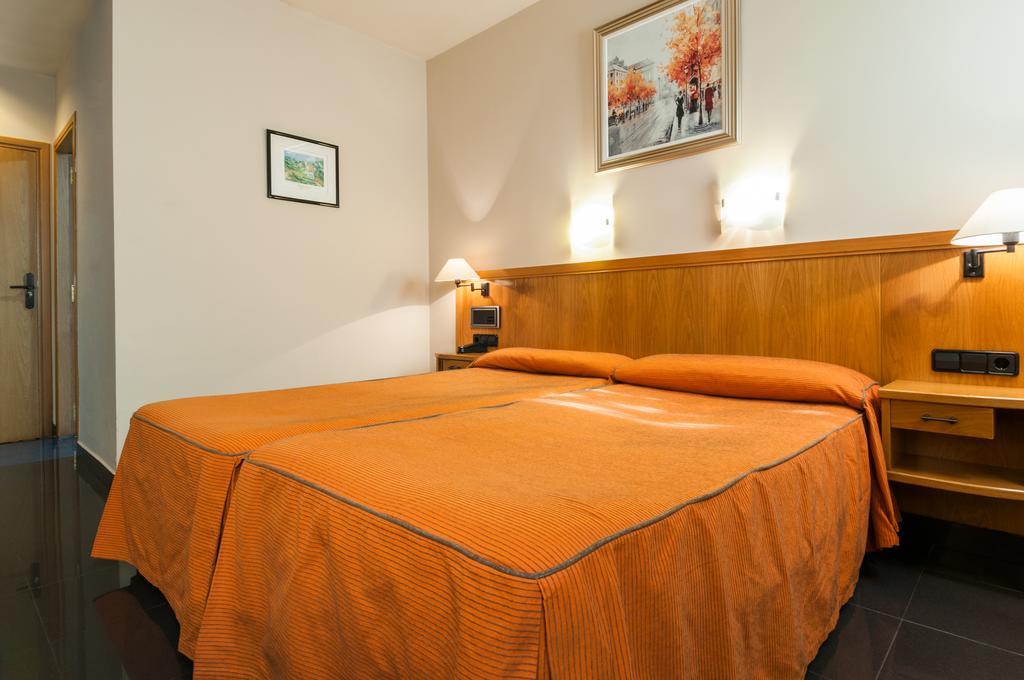 Hotel Ruta De Europa Витория-Гастейс Екстериор снимка