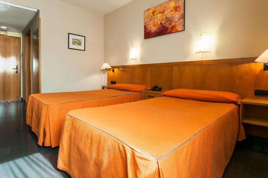 Hotel Ruta De Europa Витория-Гастейс Екстериор снимка