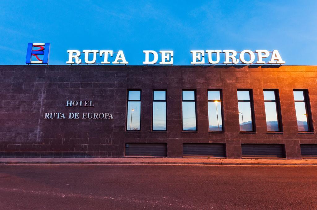 Hotel Ruta De Europa Витория-Гастейс Екстериор снимка