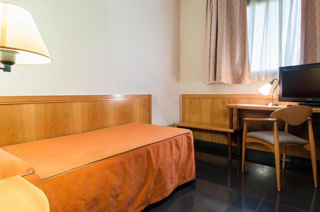Hotel Ruta De Europa Витория-Гастейс Екстериор снимка